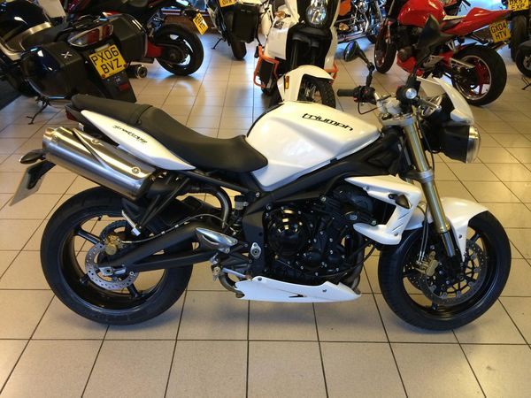 2012 Triumph Street Triple image 1