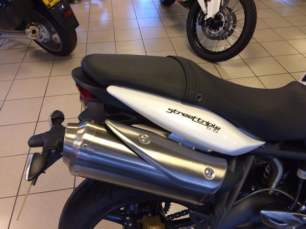 2012 Triumph Street Triple image 3