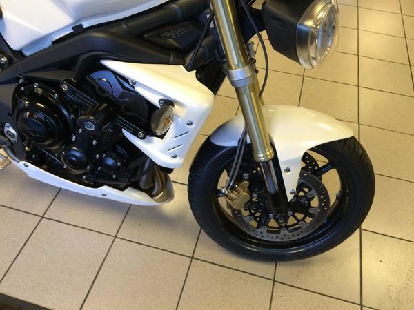 2012 Triumph Street Triple image 5