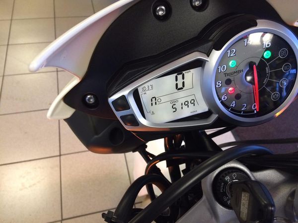 2012 Triumph Street Triple image 6