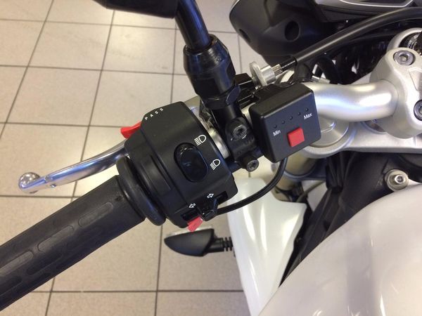 2012 Triumph Street Triple image 7