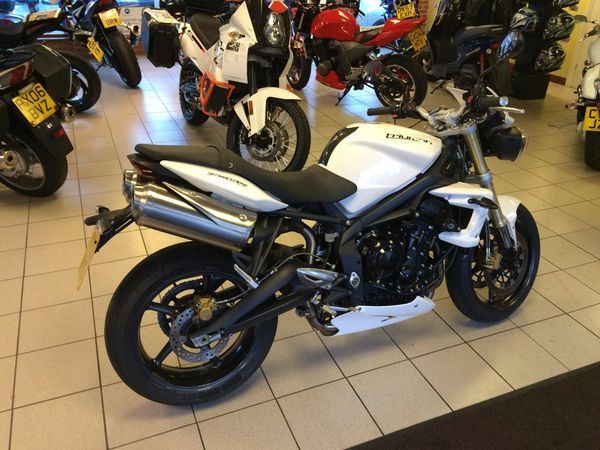 2012 Triumph Street Triple image 8