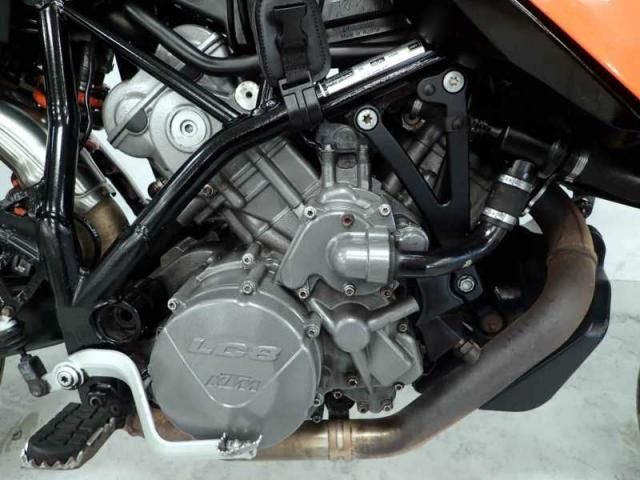 2009 KTM 990 SUPERMOTO T image 3