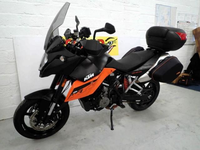 2009 KTM 990 SUPERMOTO T image 8
