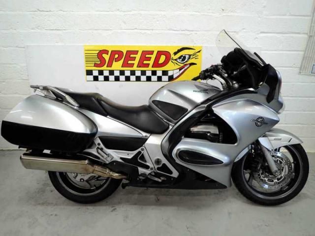 2004 HONDA ST 1300 image 1