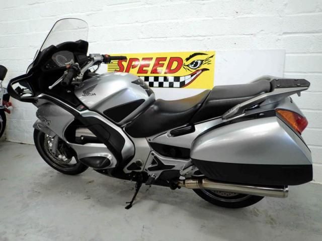 2004 HONDA ST 1300 image 5