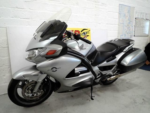 2004 HONDA ST 1300 image 6