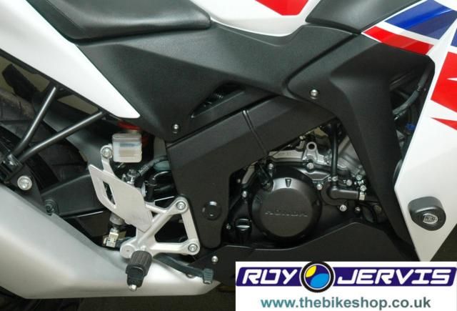2014 HONDA CBR125 R-D image 7