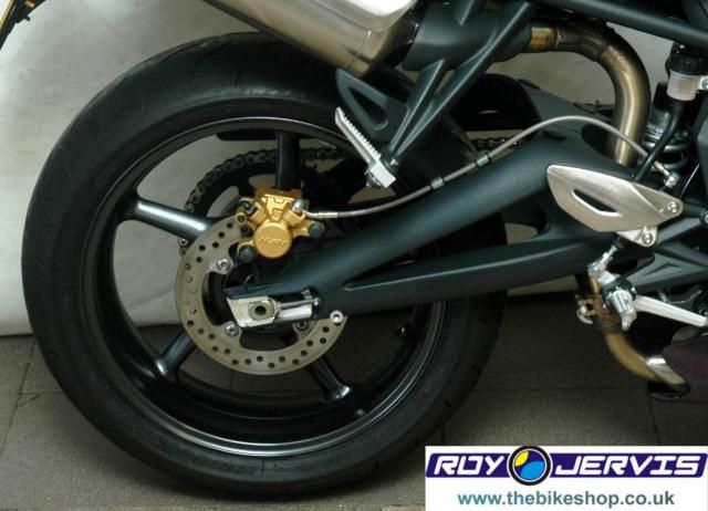 2012 Triumph Street Triple 675 image 8