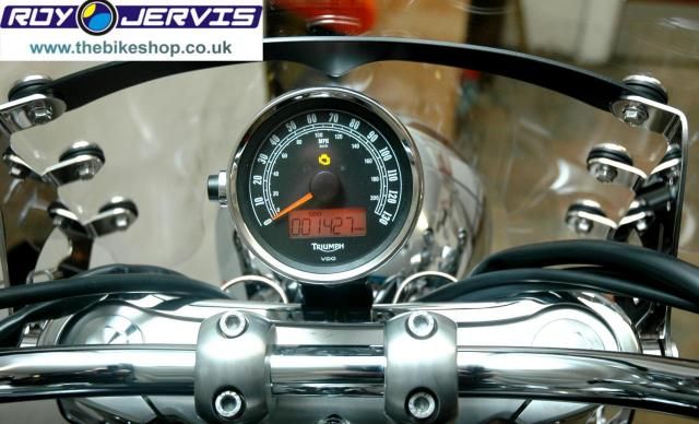 2012 Triumph America Bonneville 865 image 10