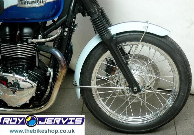 2010 Triumph Bonneville T100 865 image 4