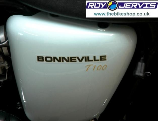 2010 Triumph Bonneville T100 865 image 9