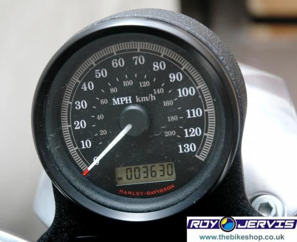 2014 Harley-Davidson XL 883 L Superlow 12 image 10