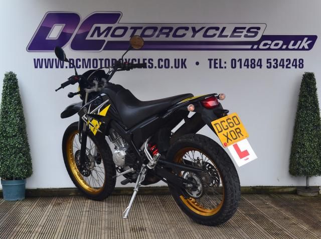 2010 Yamaha XT 125 R image 2