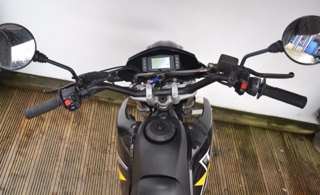 2010 Yamaha XT 125 R image 8