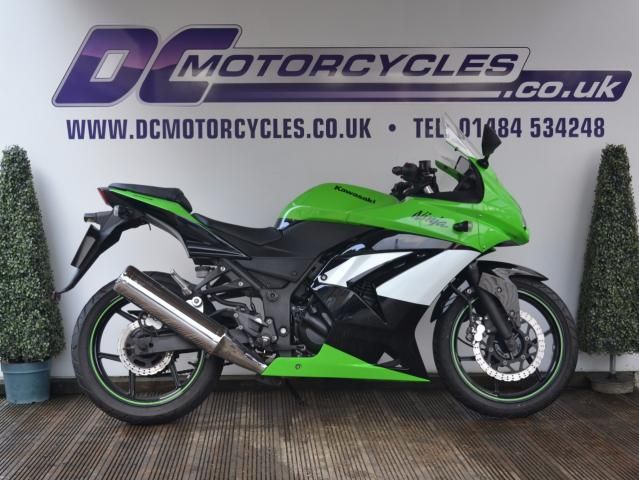 2010 Kawasaki EX 250 K9FA Ninja image 1