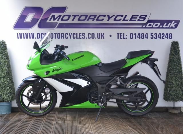 2010 Kawasaki EX 250 K9FA Ninja image 2