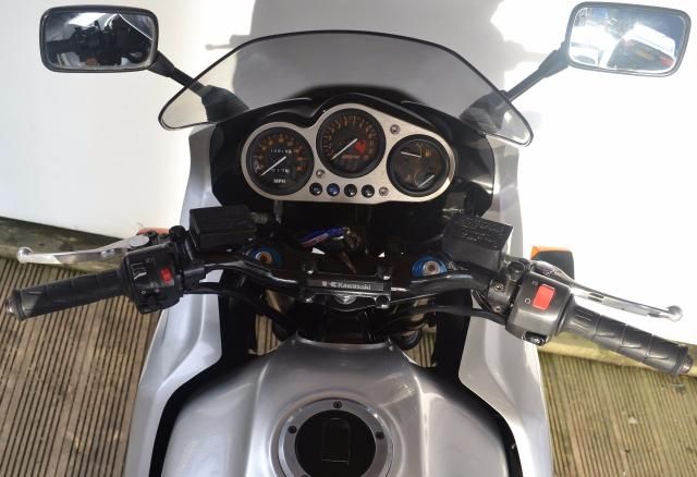 2004 Kawasaki ZRX 1200S image 8