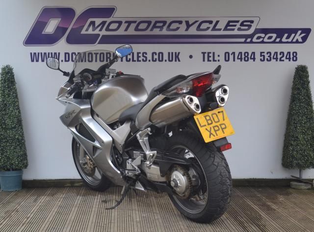 2007 HONDA VFR 800 A-6 image 2