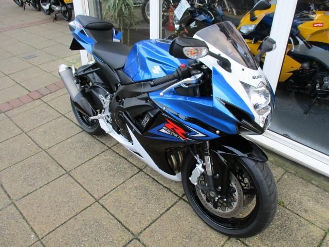 2014 SUZUKI GSXR 600 L4 image 3