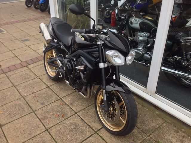2011 Triumph Street Triple 675 R image 3