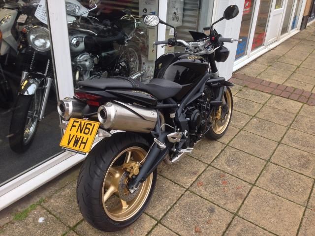 2011 Triumph Street Triple 675 R image 4