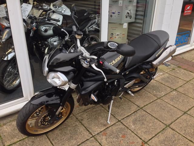 2011 Triumph Street Triple 675 R image 5