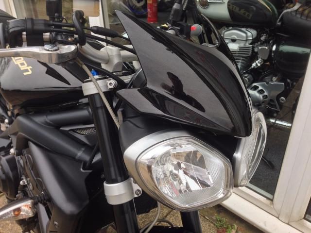 2011 Triumph Street Triple 675 R image 7