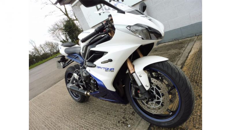 2013 Triumph Daytona 675 image 1