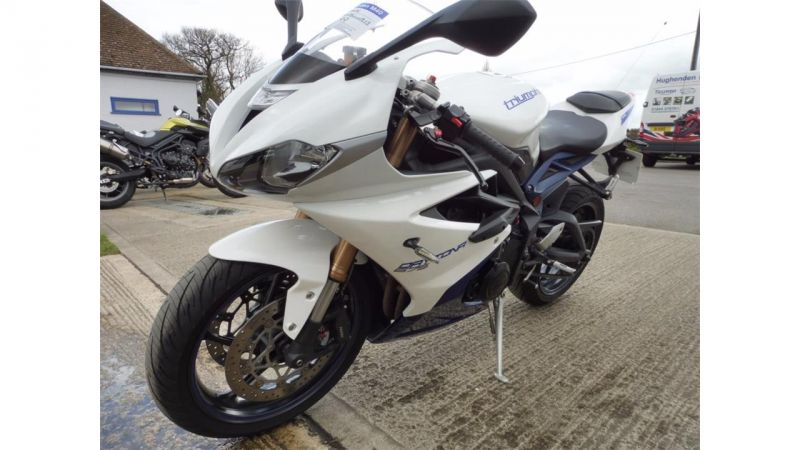 2013 Triumph Daytona 675 image 2