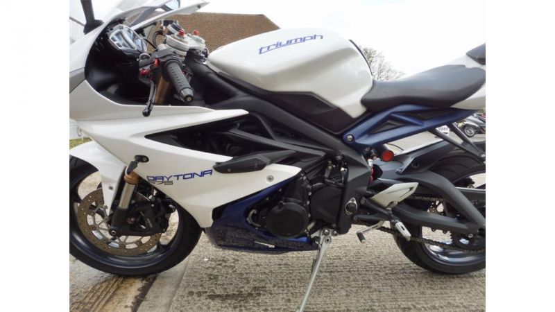 2013 Triumph Daytona 675 image 3