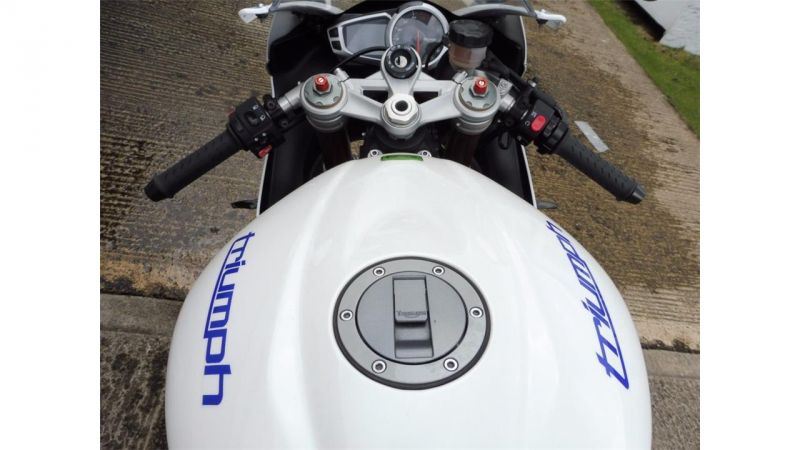 2013 Triumph Daytona 675 image 7