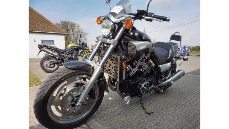 1999 Yamaha V-Max 1200 image 3