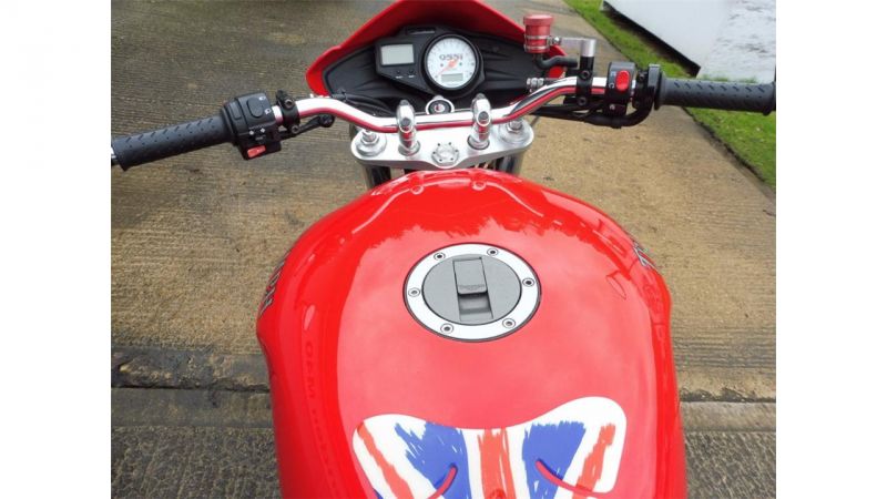 2005 Triumph Speed Triple 950 image 8