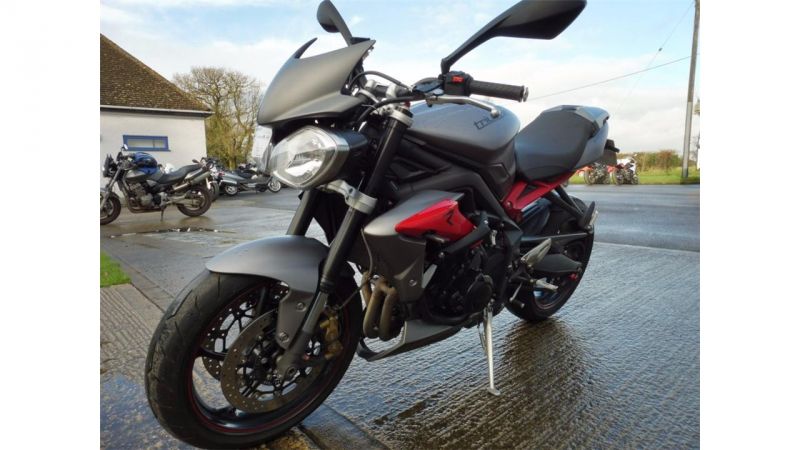 2014 Triumph Street Triple 675 R image 3