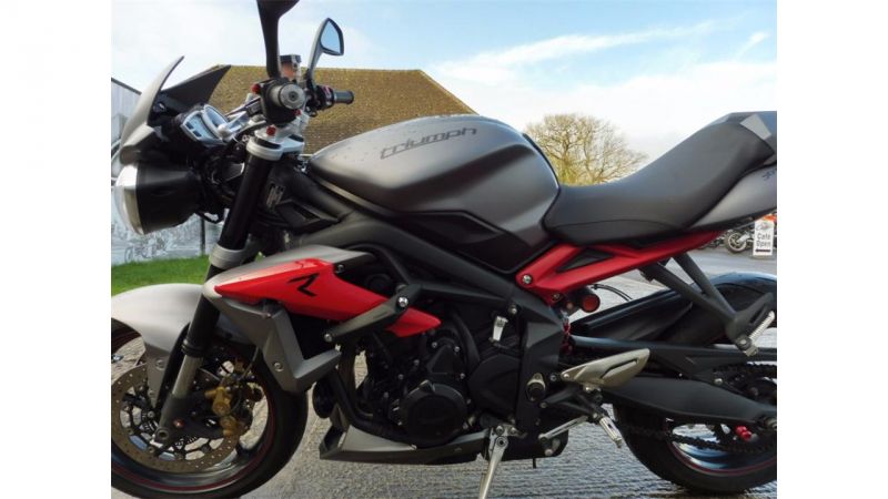 2014 Triumph Street Triple 675 R image 4