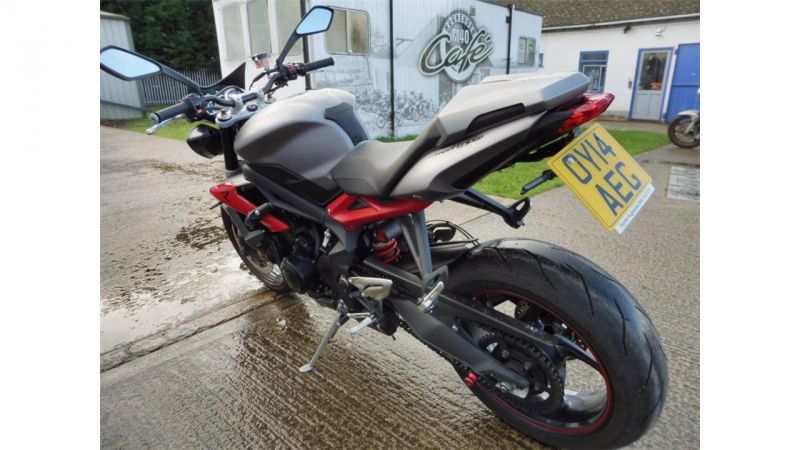 2014 Triumph Street Triple 675 R image 5