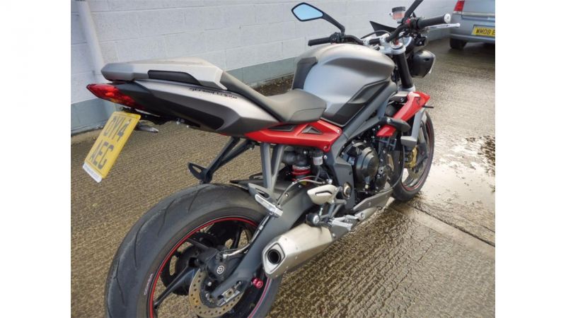 2014 Triumph Street Triple 675 R image 6