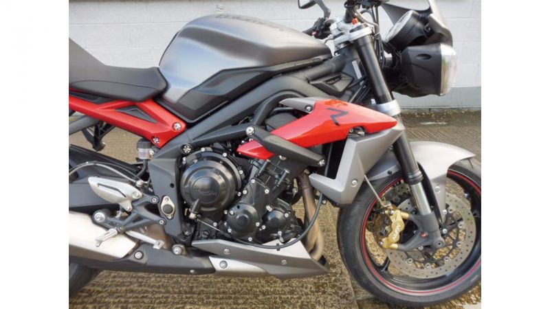 2014 Triumph Street Triple 675 R image 7