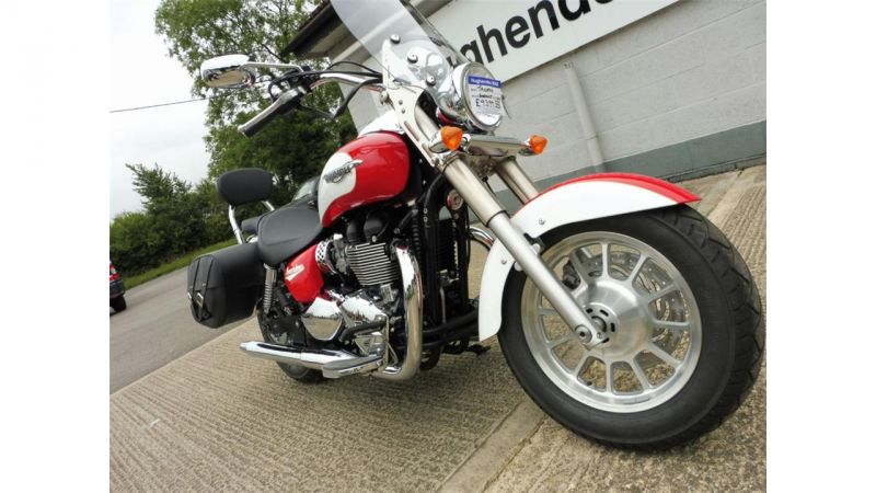 2015 Triumph America 865 image 2