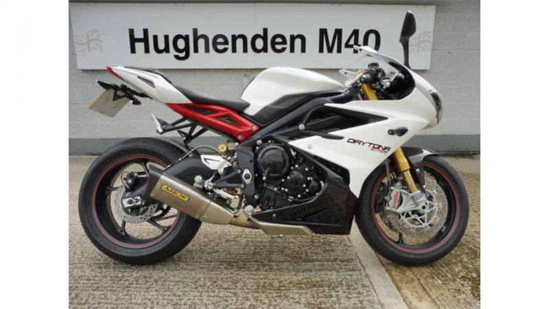 2014 Triumph Daytona 675 image 1
