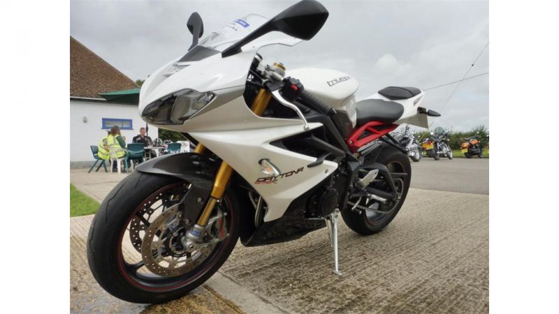 2014 Triumph Daytona 675 image 3