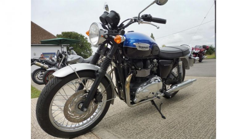 2015 Triumph Bonneville 865 T100 Two-Tone image 3