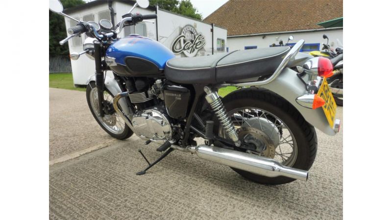 2015 Triumph Bonneville 865 T100 Two-Tone image 5