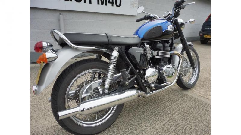 2015 Triumph Bonneville 865 T100 Two-Tone image 6