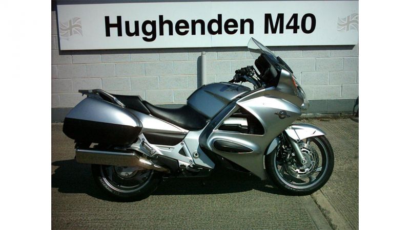 2013 Honda ST1300 Pan European image 1