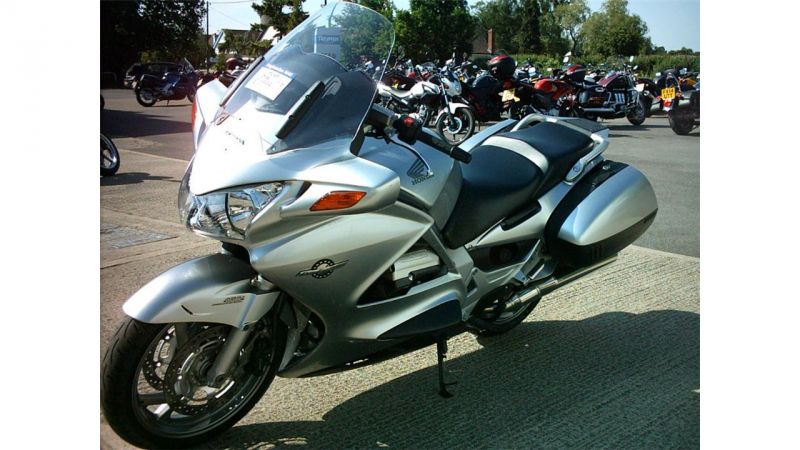 2013 Honda ST1300 Pan European image 3