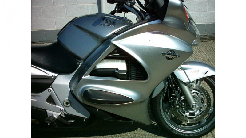 2013 Honda ST1300 Pan European image 7