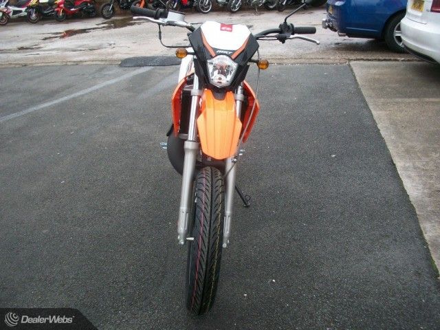 2015 Rieju MRT50 50Cc image 3