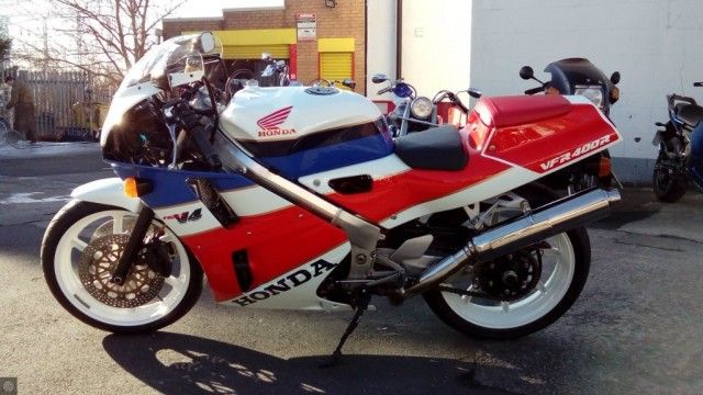 1993 Honda VFR400 image 2